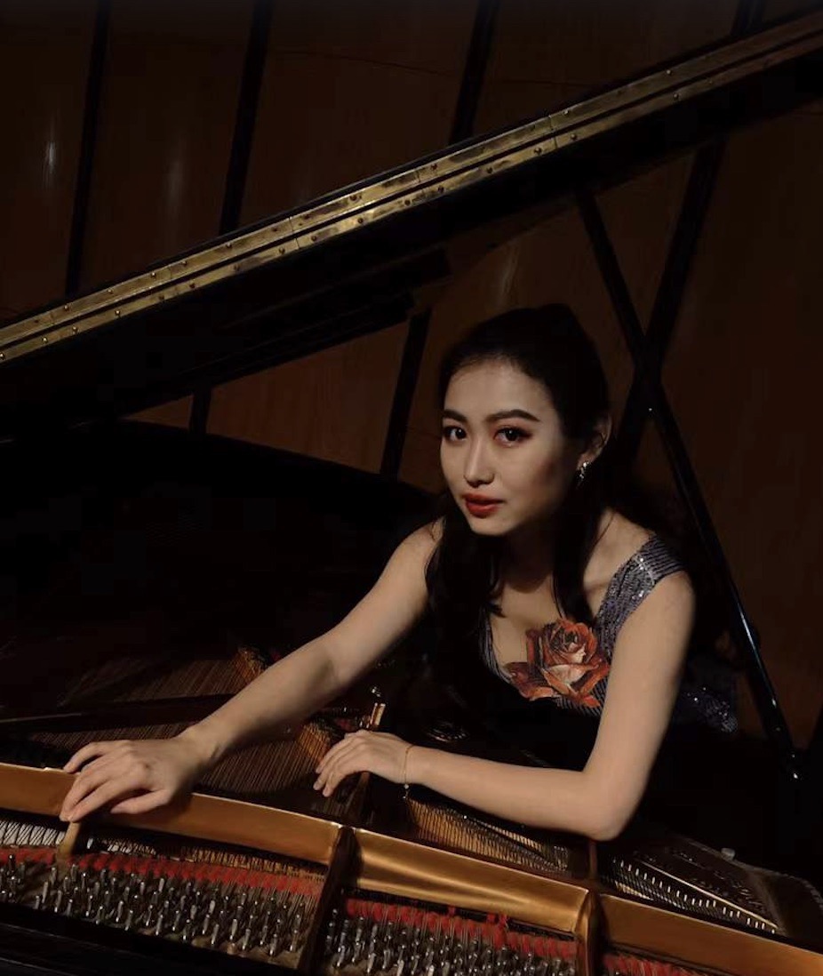 Yaxuan Momo Li